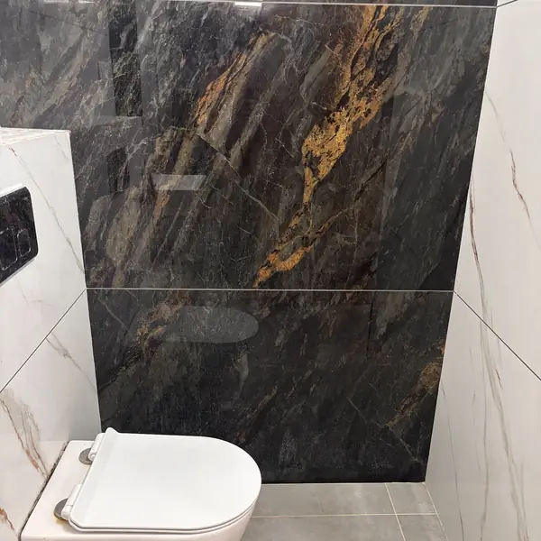 Bathroom with marble-effect tiles