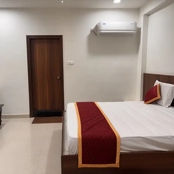 Executive Room with air conditioning and dressing table