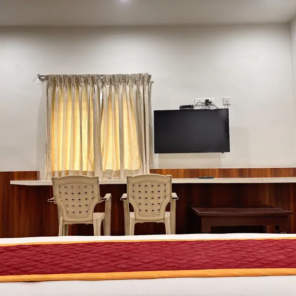 Work desk with chairs, TV and curtained window
